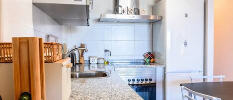 Réfrigérateur, micro-ondes, four, lave-vaisselle