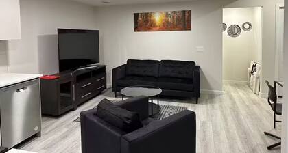 Fabulous 2-bedroom Basement Suite with WiFi in Calgary