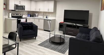 Fabulous 2-bedroom Basement Suite with WiFi in Calgary