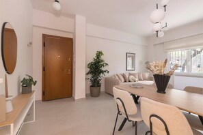 Dining - Minimal Luxury 1BR in Kolonaki (Athina)