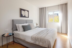 2 quartos, ferros/tábuas de passar roupa, Wi-Fi de cortesia