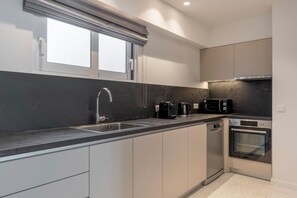 Fridge, oven, stovetop, dishwasher - Monastiraki Living: Deluxe 2BR Apartment (Athens)