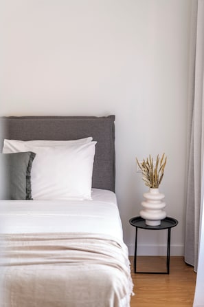 2 bedrooms, iron/ironing board, free WiFi