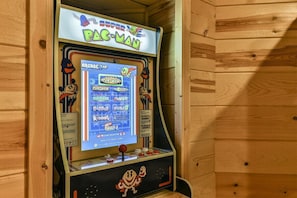 A Pac-Man arcade machine with a selection screen and game options.
