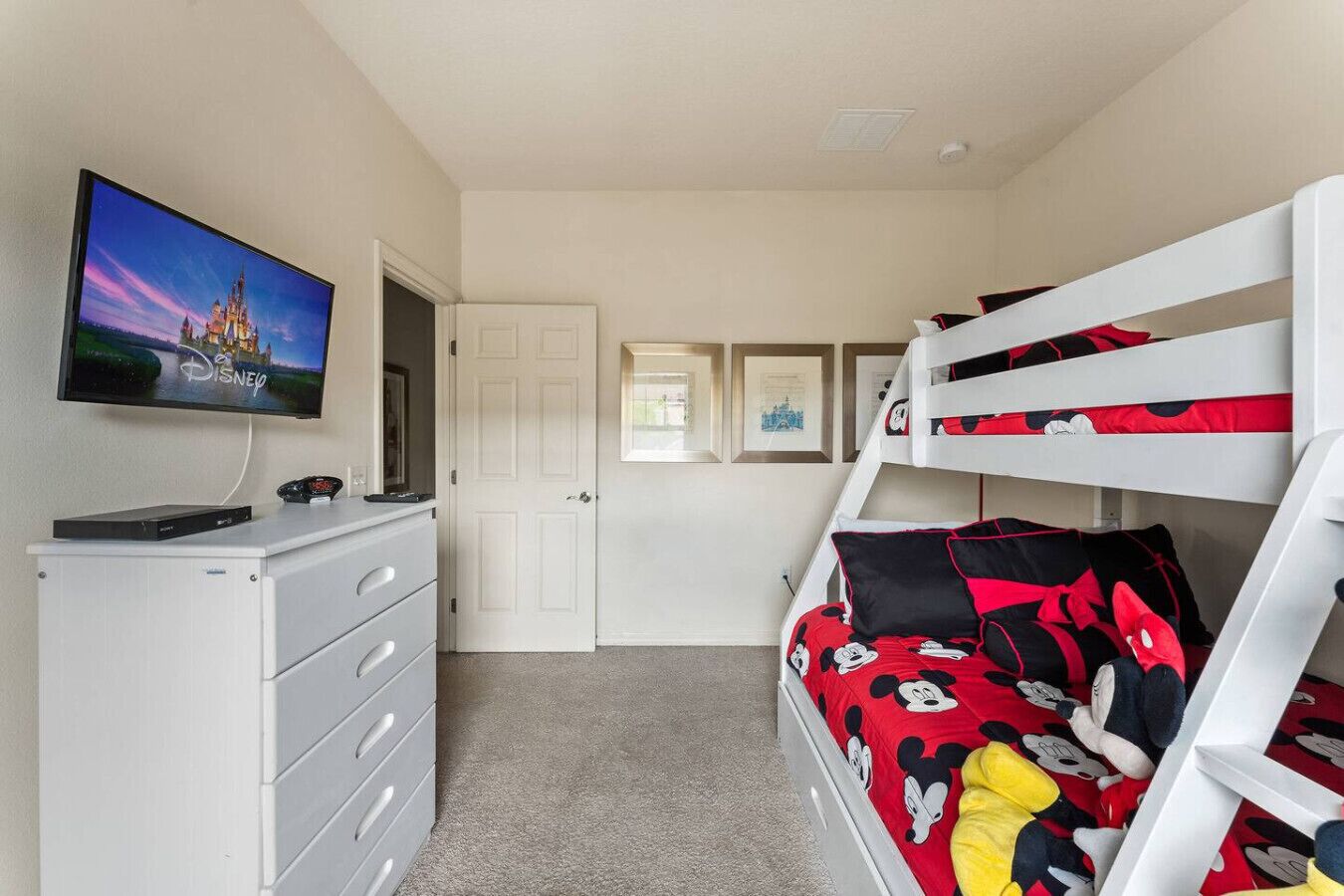 4 bedrooms, iron/ironing board, travel cot, free WiFi