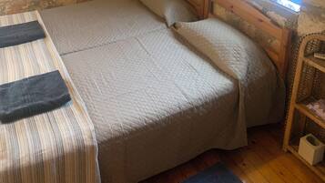 2 slaapkamers, een strijkplank/strijkijzer, gratis wifi, beddengoed