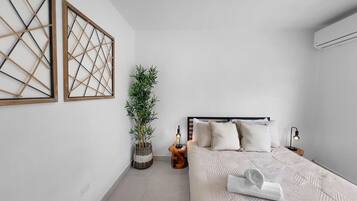 2 bedrooms, desk, travel cot, free WiFi