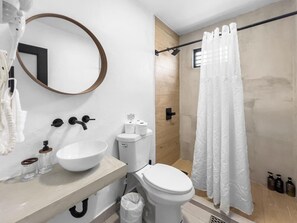 Hair dryer, towels - Casa Monseñor Apt 2 | Boho Style Apt W/ Balcony (San Juan)