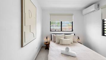 6 bedrooms, desk, free WiFi, bed sheets