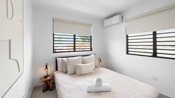 6 bedrooms, desk, free WiFi, bed sheets