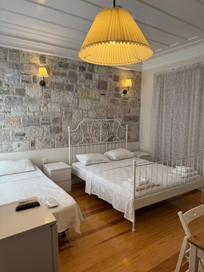 Standard Apartment, Non Smoking, Courtyard View | 1 bedroom, Egyptian cotton sheets, premium bedding, minibar - Mi Amor Phokaia Konuk Evi (Foca)