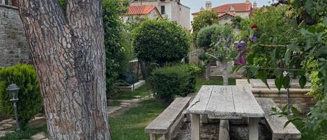 Standard Apartment, 1 Bedroom, Kitchenette, Garden View | Front of property