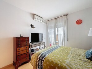 Tabla de planchar con plancha y wifi