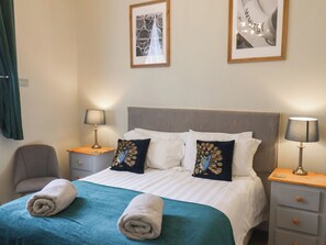 3 bedrooms, individually decorated, individually furnished, free WiFi - Flat 2 The Old Chapel (Whitby)