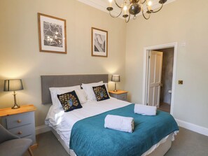 3 bedrooms, individually decorated, individually furnished, free WiFi - Flat 2 The Old Chapel (Whitby)