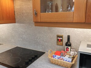 Dishwasher, cookware/dishes/utensils - Flat 2 The Old Chapel (Whitby)