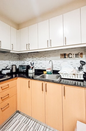 Fridge, microwave, stovetop, cookware/dishes/utensils