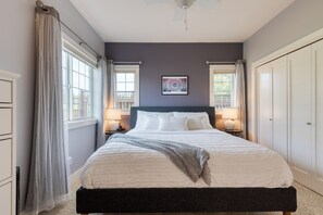 2 bedrooms, desk, free WiFi, bed sheets - Sunny Backyard, Fireplace, Coastal Access in Peaceful Neighborhood Near Shopping (Langley)