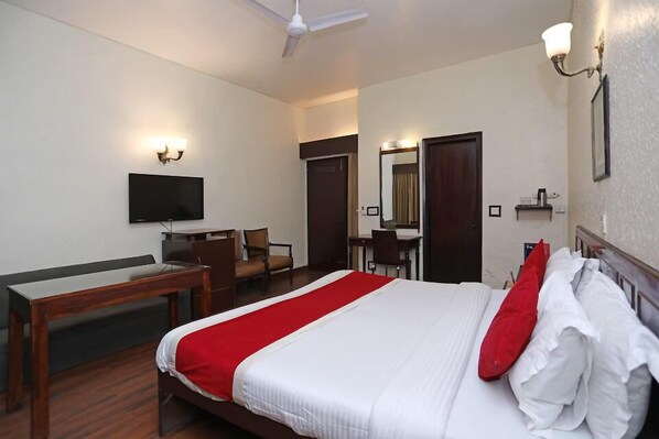 セーフティボックス (室内)、デスク、ノートパソコン用作業スペース、防音設備