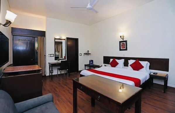 In-room safe, desk, laptop workspace, soundproofing