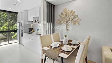 Apartment, 2 Bedrooms, City View | Dining room