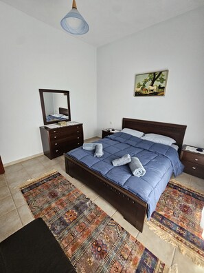 5 bedrooms, iron/ironing board, WiFi, bed sheets - Paikos Townhouse, Hot Springsis a traditional two-storey residence of 220 sq.m., (Κωνσταντία)