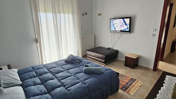 5 bedrooms, iron/ironing board, WiFi, bed sheets