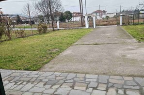 Property grounds - Paikos Townhouse, Hot Springsis a traditional two-storey residence of 220 sq.m., (Κωνσταντία)