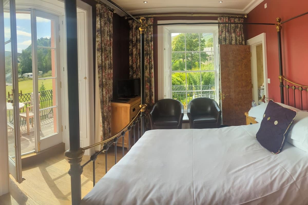 Romantische tweepersoonskamer, balkon, gedeeltelijk uitzicht op meer (Fairfield) | 1 slaapkamer, hypoallergeen beddengoed, gratis wifi, beddengoed