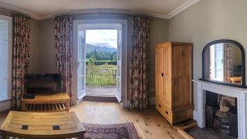 Honeymoon Suite, Balcony, Lake View (Placefell Suite) | Hypo-allergenic bedding, free WiFi, bed sheets