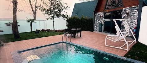 Family Bungalow, 2 Bathrooms, Pool View