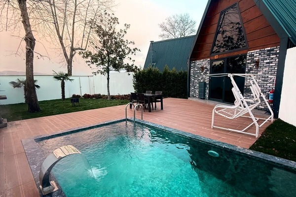 Family Bungalow, 2 Bathrooms, Pool View | Dihias secara berasingan, dilengkapkan perabot secara berasingan