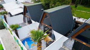 Comfort-Bungalow, eigener Pool | Individuell dekoriert, individuell eingerichtet, schallisolierte Zimmer