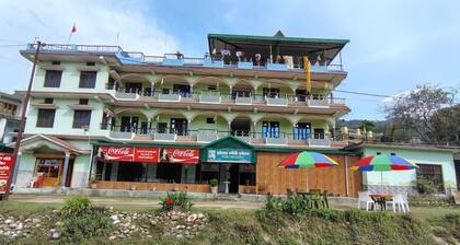 Hotel Gauri Shankar & Restaurant