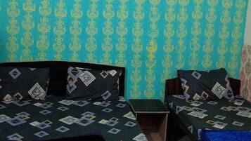 Triple Room | Free WiFi, bed sheets