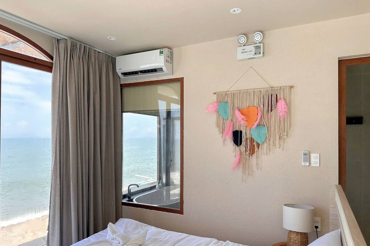 Deluxe Double Room, Sea View | Cadar kapas Mesir, peralatan tempat tidur premium, gebar bulu kapas 