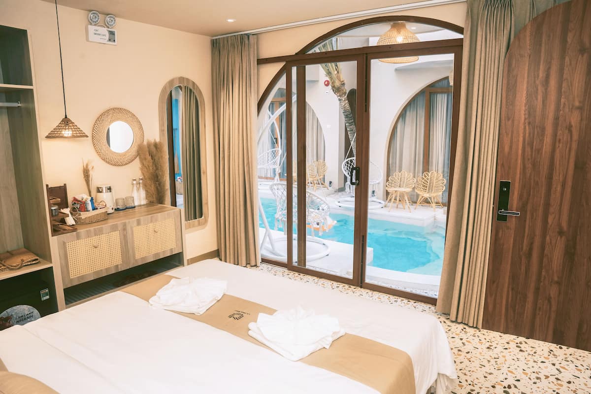 Deluxe Double Room, Pool View | Cadar kapas Mesir, peralatan tempat tidur premium, gebar bulu kapas 