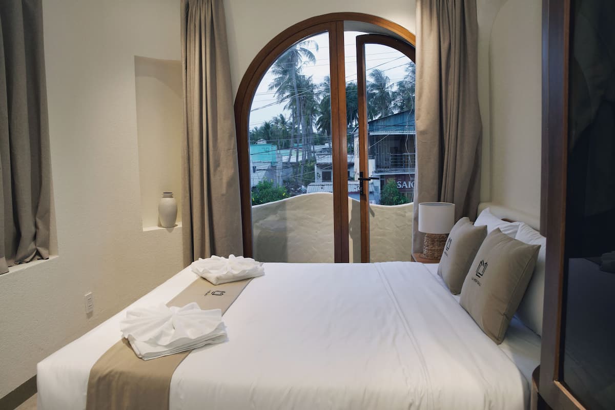 Double Room | Egyptian cotton sheets, premium bedding, down comforters, pillowtop beds