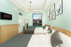 Minibar, fer et planche à repasser, draps fournis