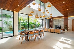 Villa Luxe, 4 chambres, patio, vue piscine | Salle à manger