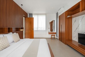 4 bedrooms, Egyptian cotton sheets, premium bedding, in-room safe