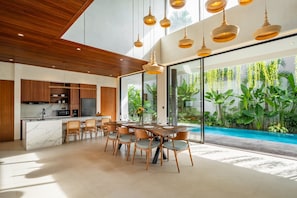 Luxury-Villa, 4 Schlafzimmer, Terrasse, Poolblick | Esszimmer