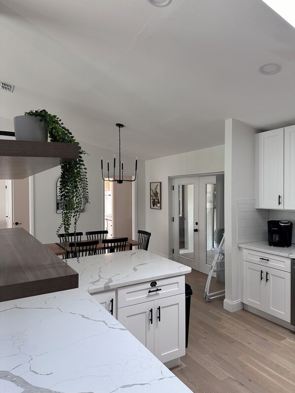 Interior - 3bdr Perfect Family Getaway - Infant/Kids Friendly 5min to Weeki Wachee (Spring Hill)