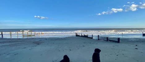 靠近海滩
