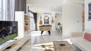 Smart TV, stereo - Kanna Farmhouse Pool Villa (Tambon San Phranet)