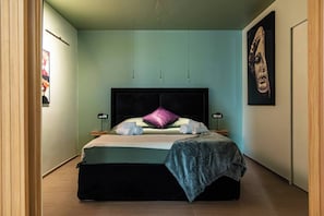2 quartos, ferros/tábuas de passar roupa, Wi-Fi, roupa de cama