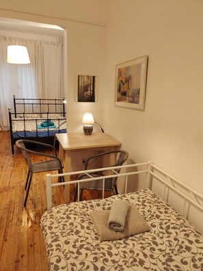1 chambre, fer et planche à repasser, accès Internet, draps fournis