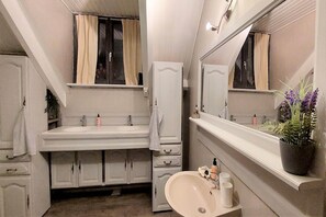 Shower - Holiday Home in Theux near Spa Thermal Baths (La Reid)