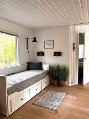 Unclassified image, 5 of 25, button