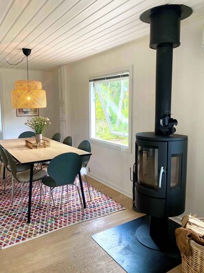 Unclassified image, 3 of 25, button